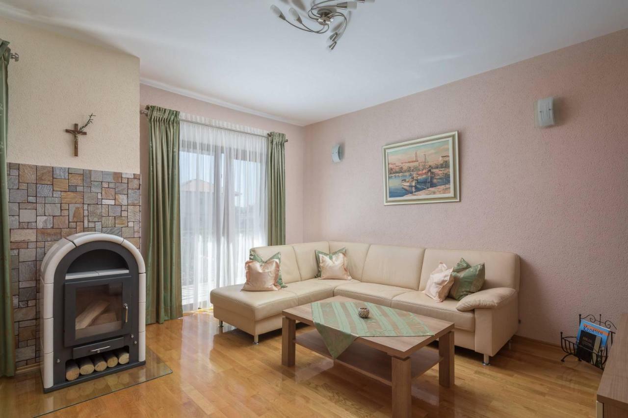Apartment Novi Kastela Luaran gambar