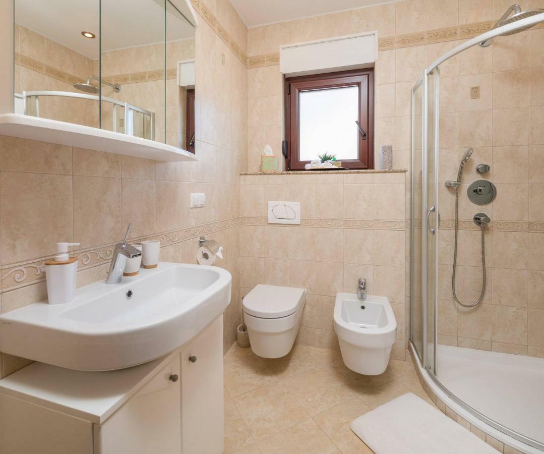 Apartment Novi Kastela Luaran gambar